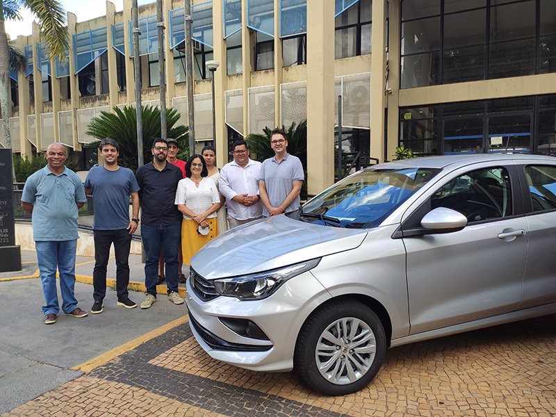 Secretaria de Desenvolvimento Social recebe novo veículo e destina para Casa da Sopa