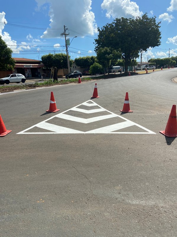 Irmãos Buranello: Secretaria de Trânsito intensifica sinalização em avenida