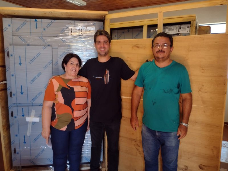 Escola Linda: Educação adquire TVs e geladeiras para escolas municipais