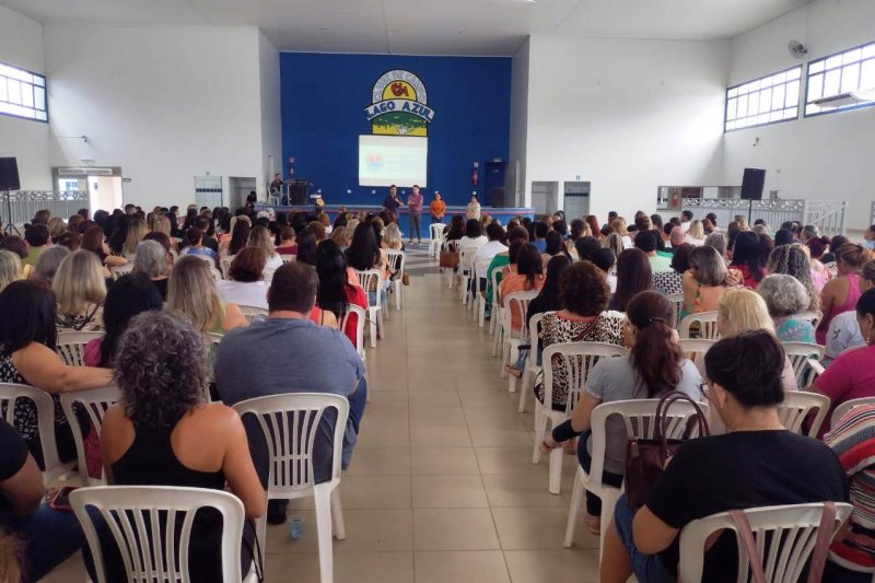 Profissionais da Educação são recepcionados para a volta às aulas