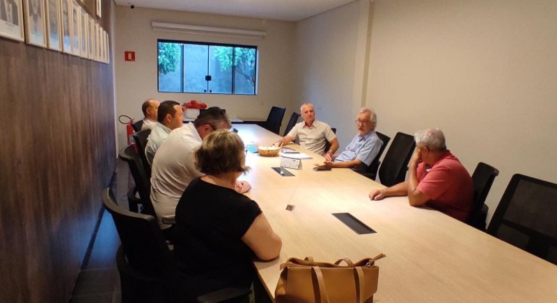 Sincomércio discute com Daep soluções para a cobrança de taxa de lixo no centro de Penápolis