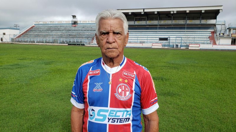 Ex-técnico do CAP: Rubinho recebe título de Cidadão Penapolense 