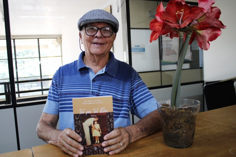 Poetas penapolenses lançam livro 