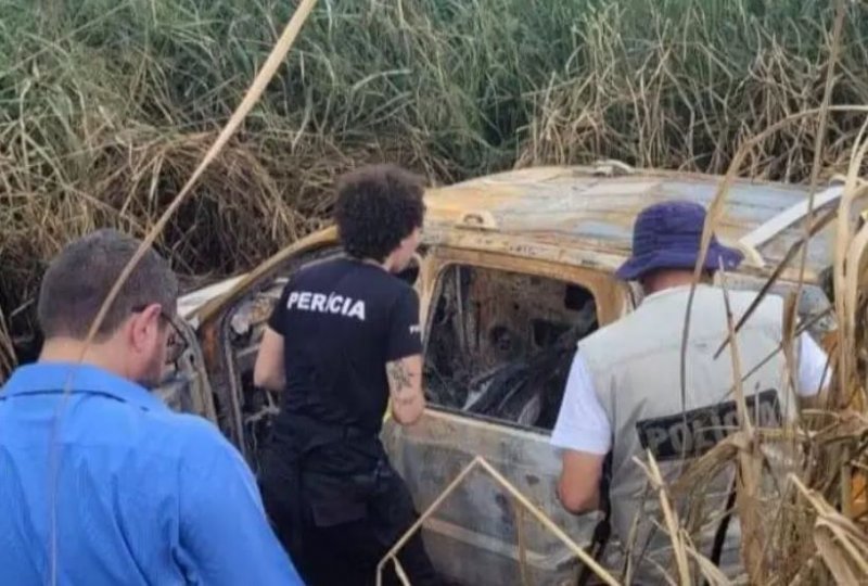 PM de Araçatuba encontra carro queimado com 2 corpos carbonizados