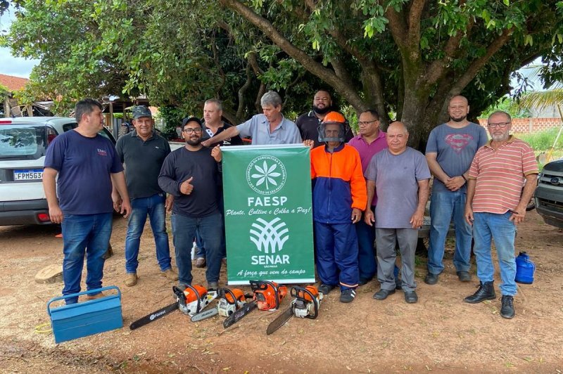 Operação e Manutenção: servidores municipais fazem curso de motosserras 