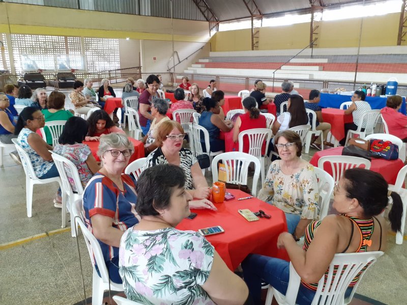 Alunas da hidroginástica ganham café especial do Dia Internacional da Mulher
