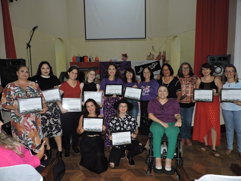 Sarau reúne escritoras para comemorar 