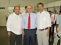 Prefeito entrega pedidos ao Governador Serra
