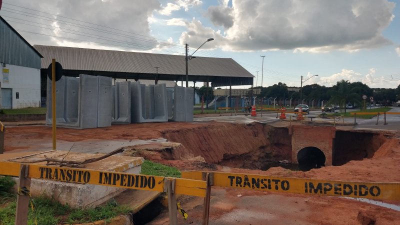 Secretaria de Obras: galeria na av. João Castilho tera canal aberto em trecho danificado pela chuva