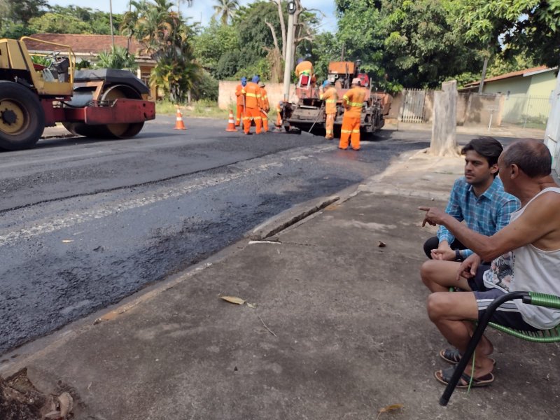 Trecho da avenida Lindório de Castilho beneficiado pelo Programa Asfalto Tinindo