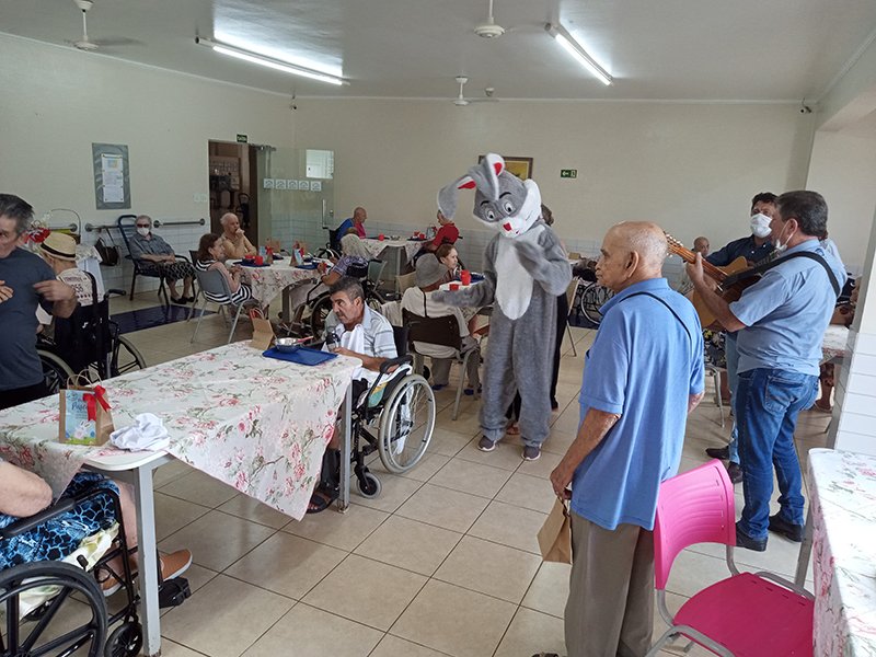 Páscoa: OAB promove festa com idosos do Lar Vicentino