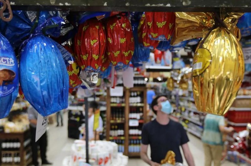 Ovo de Páscoa custa quatro vezes mais do que barra de chocolate, diz Procon