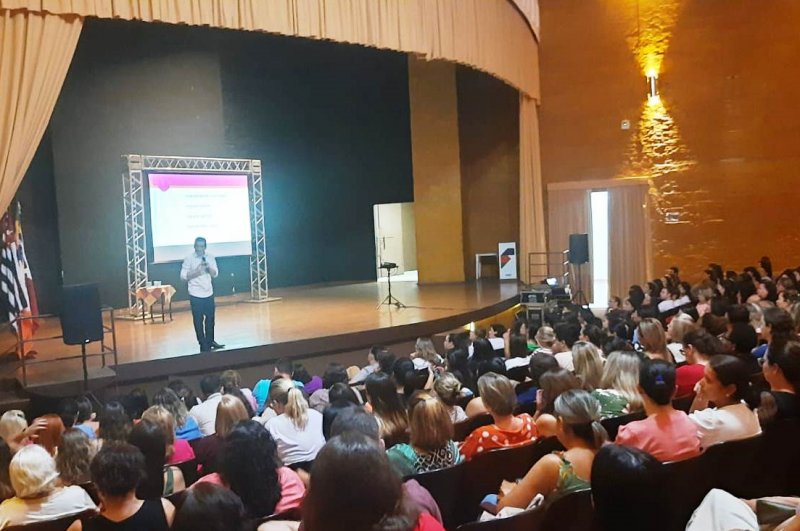 Educação promove palestra sobre técnicas e práticas voltadas para crianças com TEA