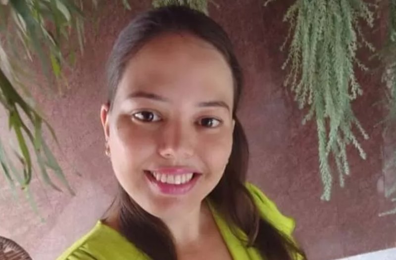 Mulher de 32 anos morre após bater moto em coqueiro