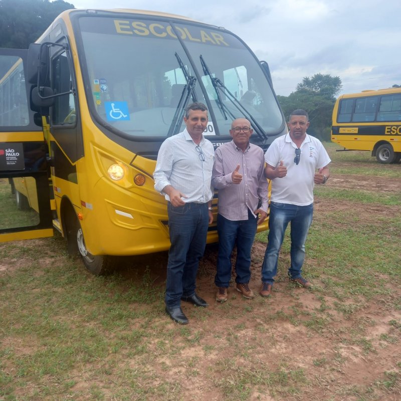 Novo veículo: governo repassa ônibus escolar a Braúna e Luiziânia