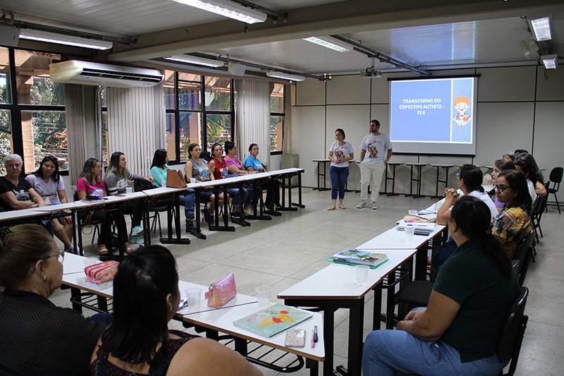 Psicólogos do Núcleo Multidisciplinar ministram formação sobre Autismo na Educação