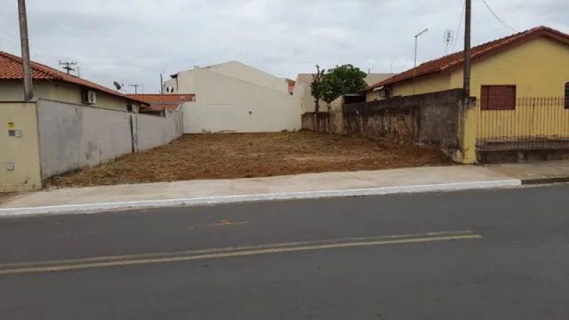 Daep orienta proprietários de terrenos sobre taxas