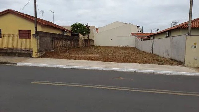 Daep orienta proprietários de terrenos sobre taxas