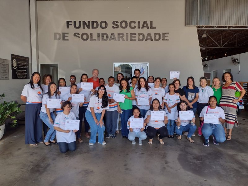 Fundo Social entrega certificados de cursos de qualificação