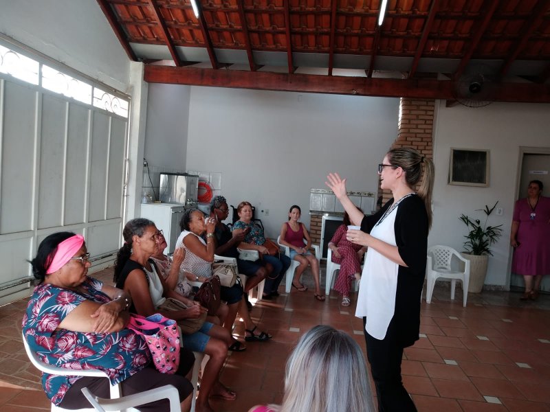 Cras Eldorado realiza oficina de alimentação saudável com idosos