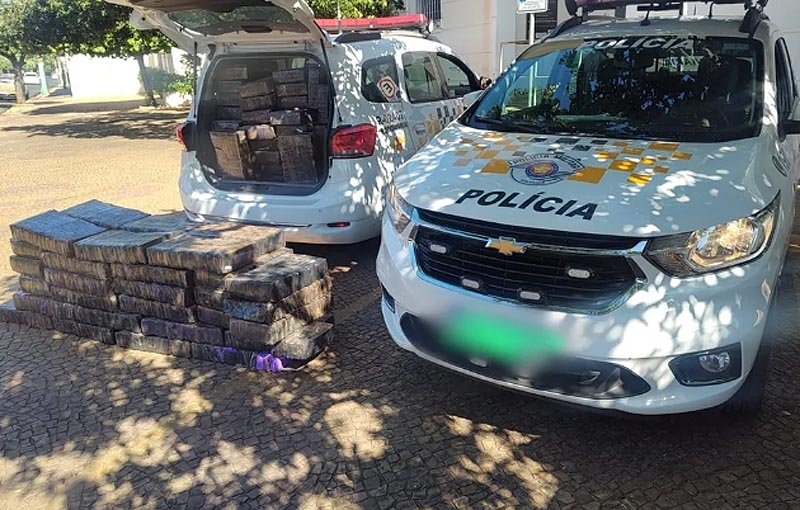 Homem é preso com quase 800 kg de maconha após caminhonete capotar na Marechal Rondon