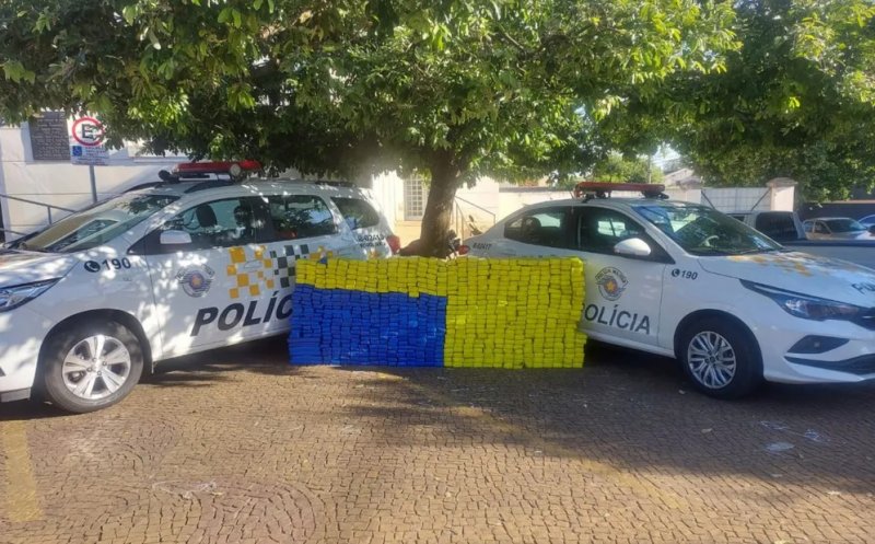 Polícia apreende quase meia tonelada de maconha após acidente na Assis