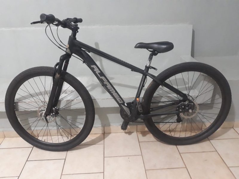 Casal é detido por tráfico de drogas na Vila Aparecida