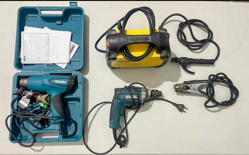 Trio é preso pela PM após furtar ferramentas em obra no centro