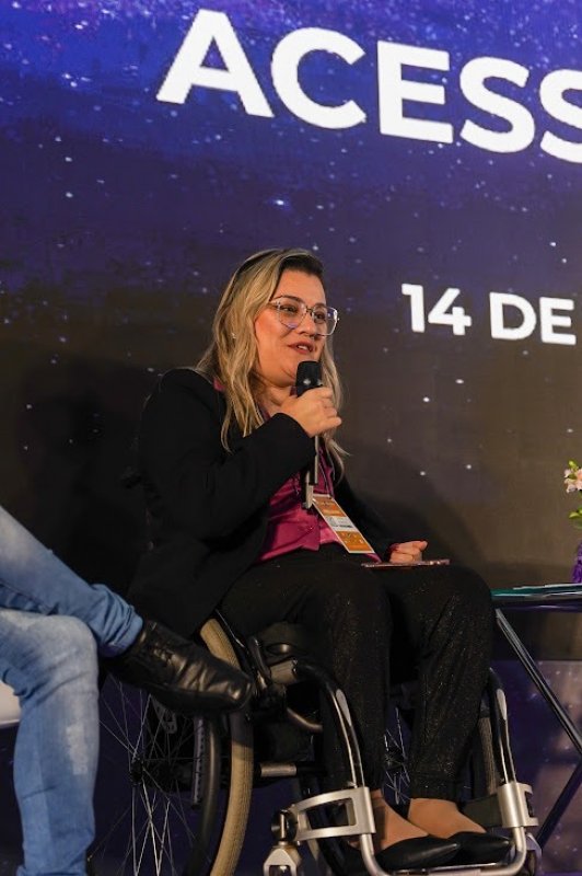 Encontro nacional: vereadora Letícia Sader faz palestra sobre acessibilidade