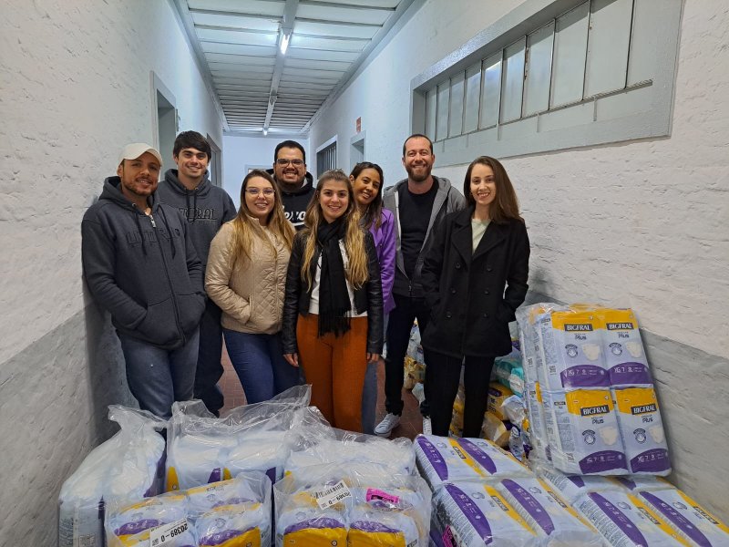 Alunos da Funepe realizam doação de milhares de fraldas para o Lar Vicentino