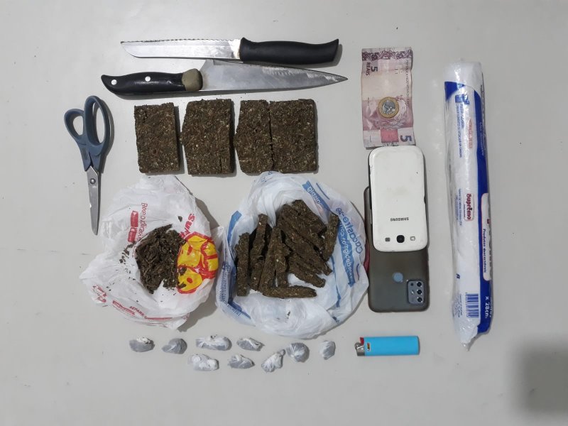 PMs da Rocam prendem irmãos por tráfico de drogas