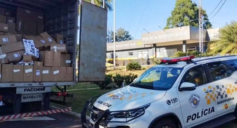 Polícia Militar Rodoviária prende motorista com cigarros contrabandeados em vicinal