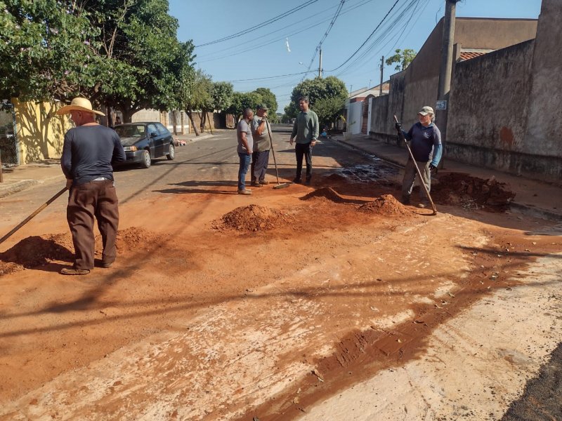 Secretaria de Obras constrói bacias coletoras no Jardim Pevi
