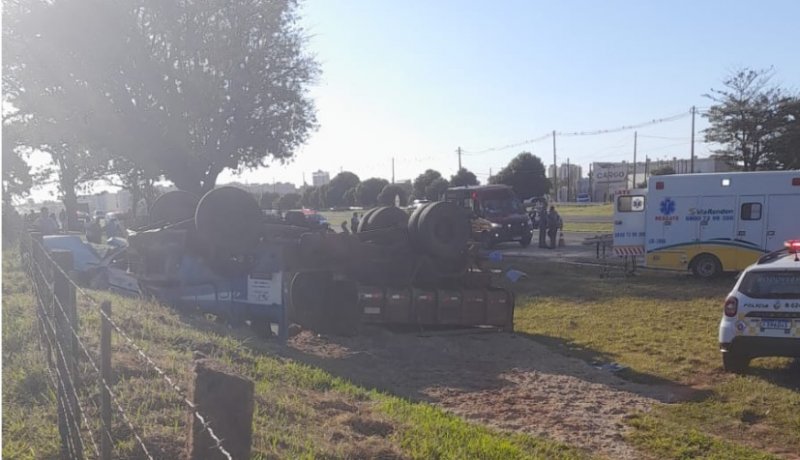 Acidente envolvendo três veículos deixa dois mortos