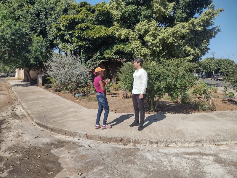 Jardim Morumbi: calçadas são construídas em áreas verdes