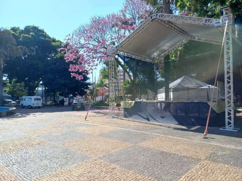 Praça Carlos Sampaio: começa hoje a 30ª Festa Julina Popular de Penápolis