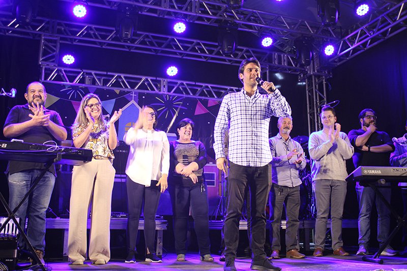 Praça: abertura da Festa Julina Popular atrai grande público 