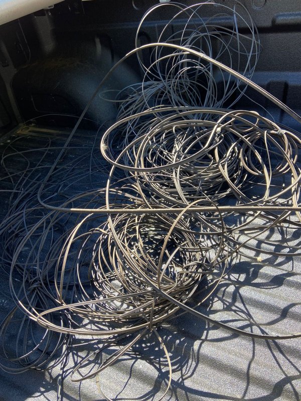 Defesa Civil atua em novo recolhimento de fios soltos na via pública