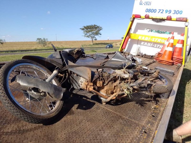Jovem fica ferida ao ter moto atingida por caminhão na rodovia Marechal Rondon