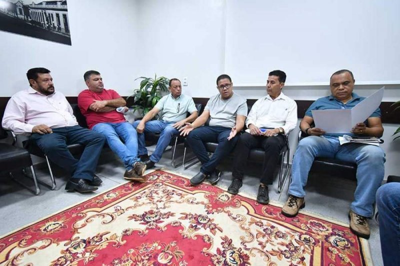 Sem poder ler a Bíblia, vereadores querem textos filosóficos nas sessões da Câmara