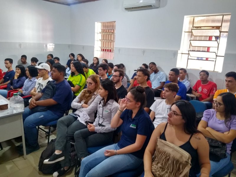 Programa Jovem Aprendiz: jovens participam de roda de conversa com o prefeito Caique Rossi
