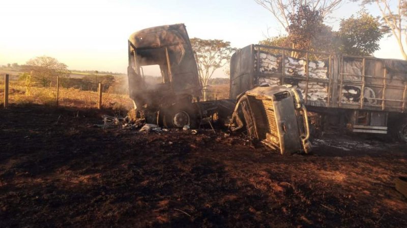 Barbosa-Penápolis: homem morre carbonizado em grave acidente na Assis