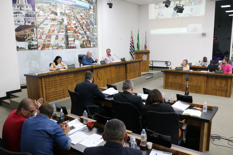 Câmara tem 6 projetos para votação nesta segunda-feira