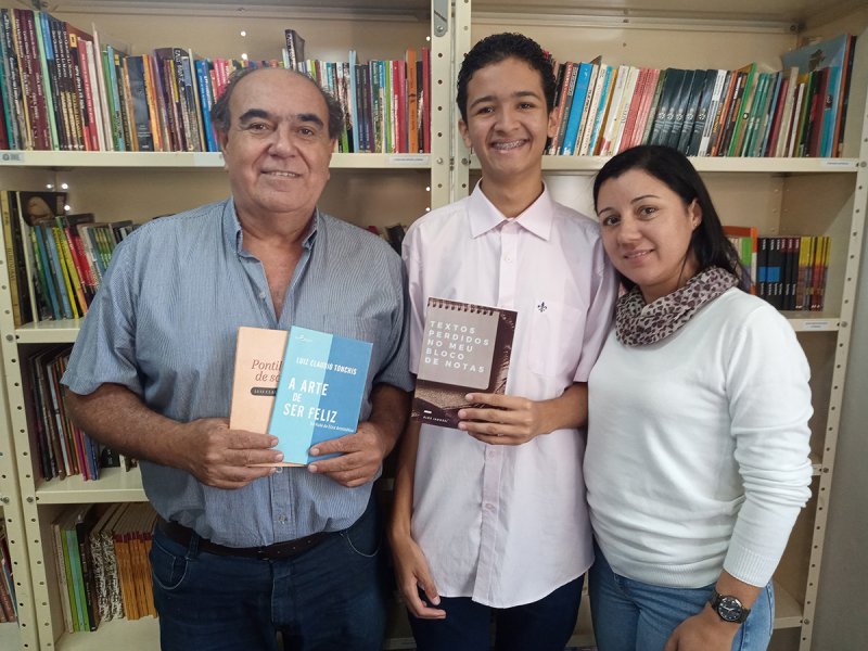 Literatura: poemas compõem livro de aluno de escola em Penápolis