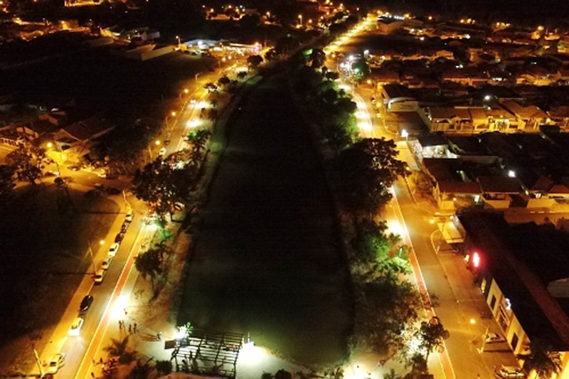 Jovem é preso fazendo manobras com moto sem placa