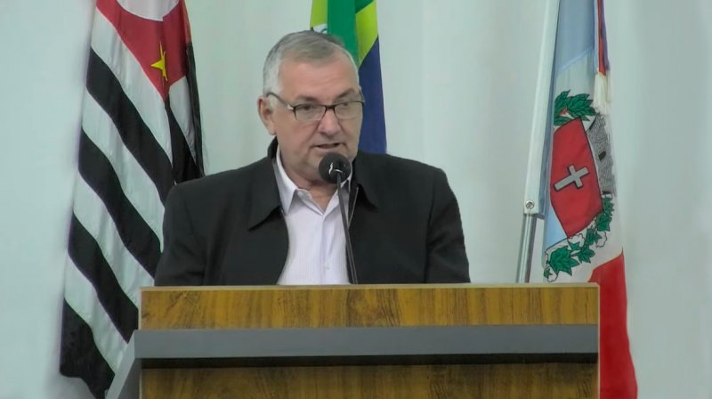 Vereador Paulinho do Esporte questiona terceirização de auxiliares de serviços gerais