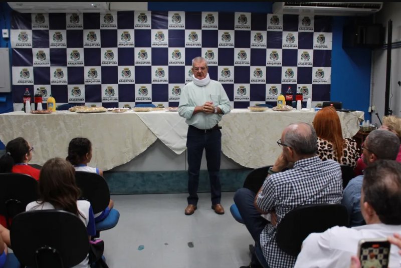 Dilador reassume a Prefeitura após  afastamento por queda de bicicleta