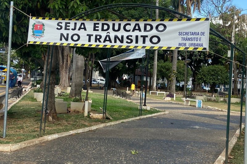 Semana do Trânsito: faixas educativas são instaladas na cidade