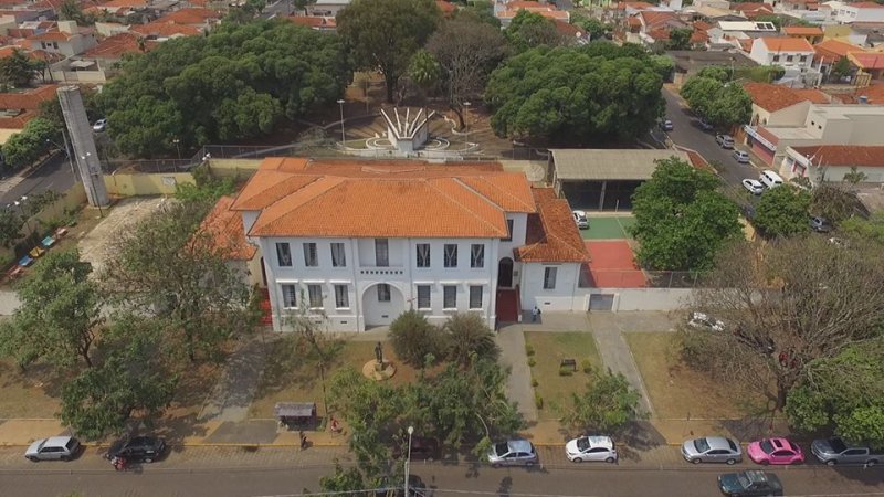 Escola Estadual Luiz Chrisóstomo de Oliveira completa 104 anos de fundação