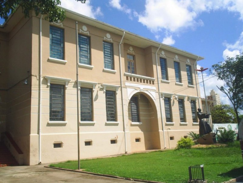 Alunos comemoram 104 anos da Escola Luiz Chrisóstomo